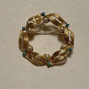 Vintage Signed DENISE Gold Tone Circle Ribbon Brooch